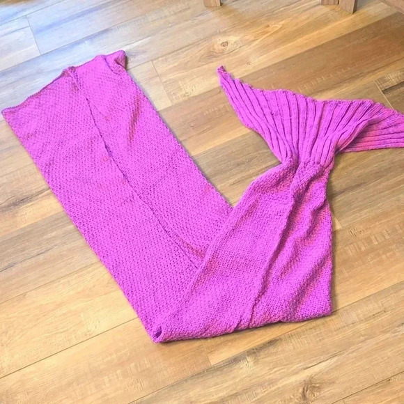 Pastel pink knitted Crochet Mermaid Tail Blanket - Picture 3 of 6